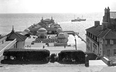 Hastings-Pier-from-White-Rock-Gardens-1930s
